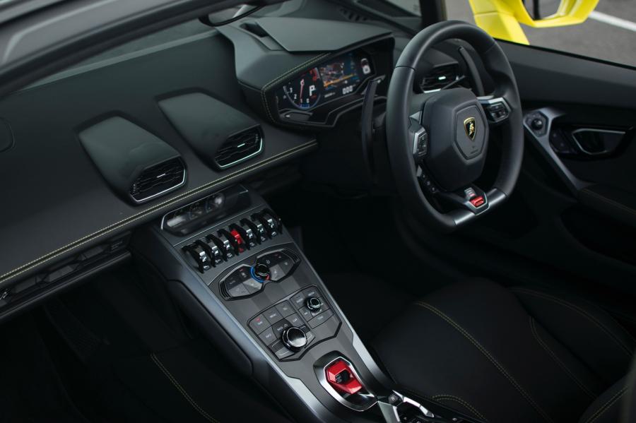 Интерьер Lamborghini Huracan Spyder LP580-2 2017 года  (AU) (фото 8 из 13)